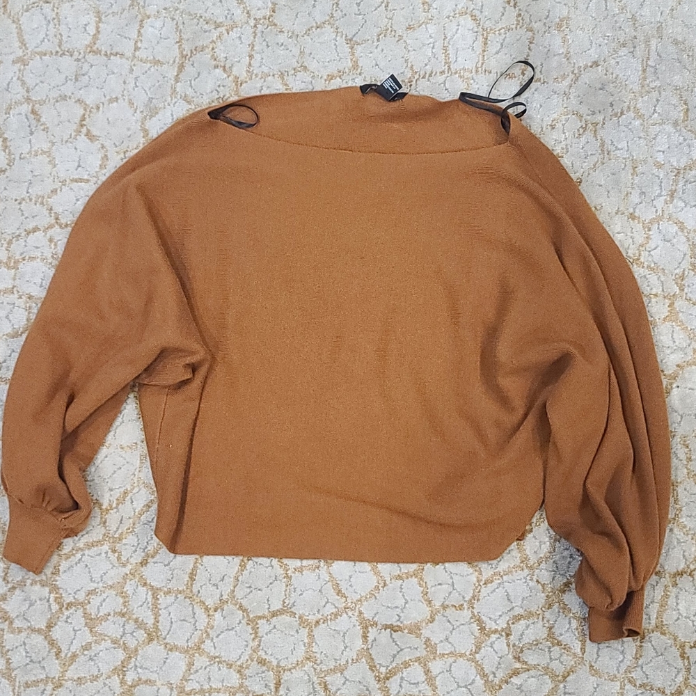 Camel Top with slightly Balloon Sleeves